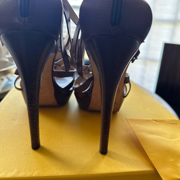 💯 Authentic Fendi brown leather heels!!! 🔥🔥🔥 - Picture 7 of 10
